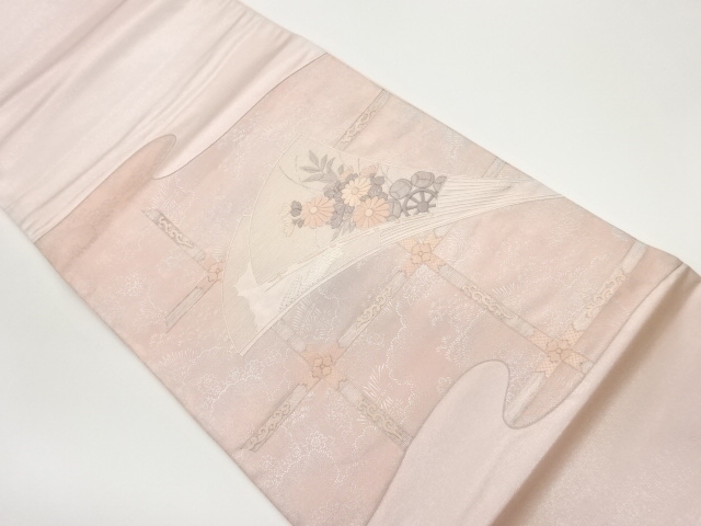 銀彩　扇草花水車に格子模様刺繍袋帯